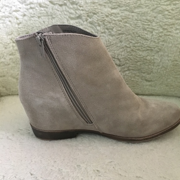 Suede beige fringe booties - Picture 4 of 5